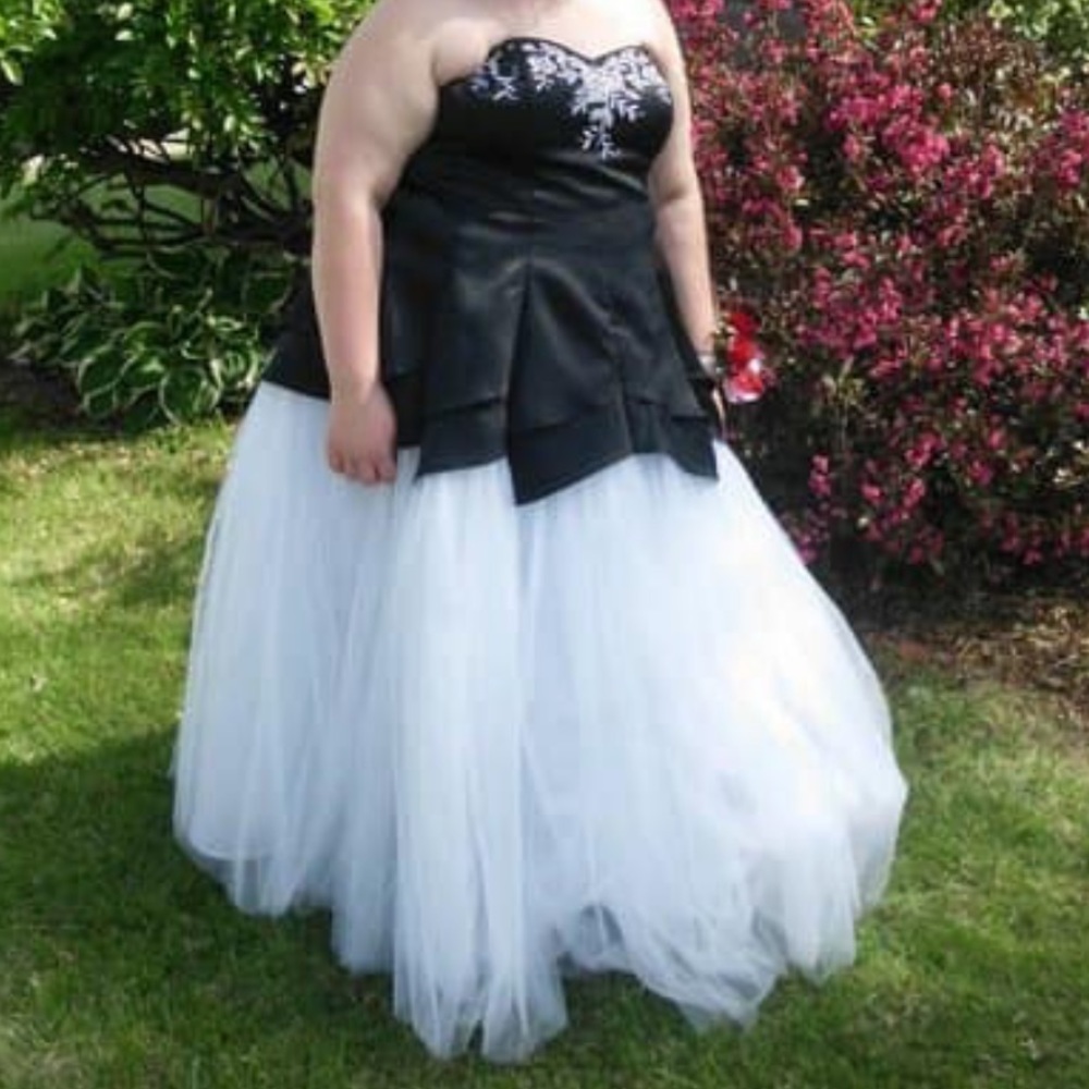 Black & White Ballgown Tulip Prom Dress